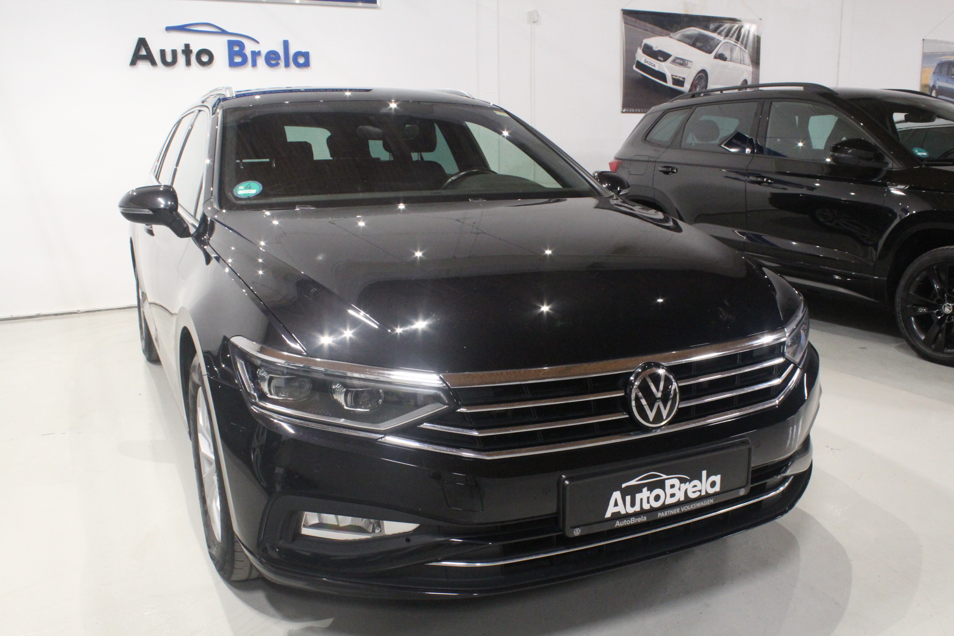 VW Passat B8 2.0 TDI DSG Facelift Info display Matrix Model 2021 - AutoBrela obrázek