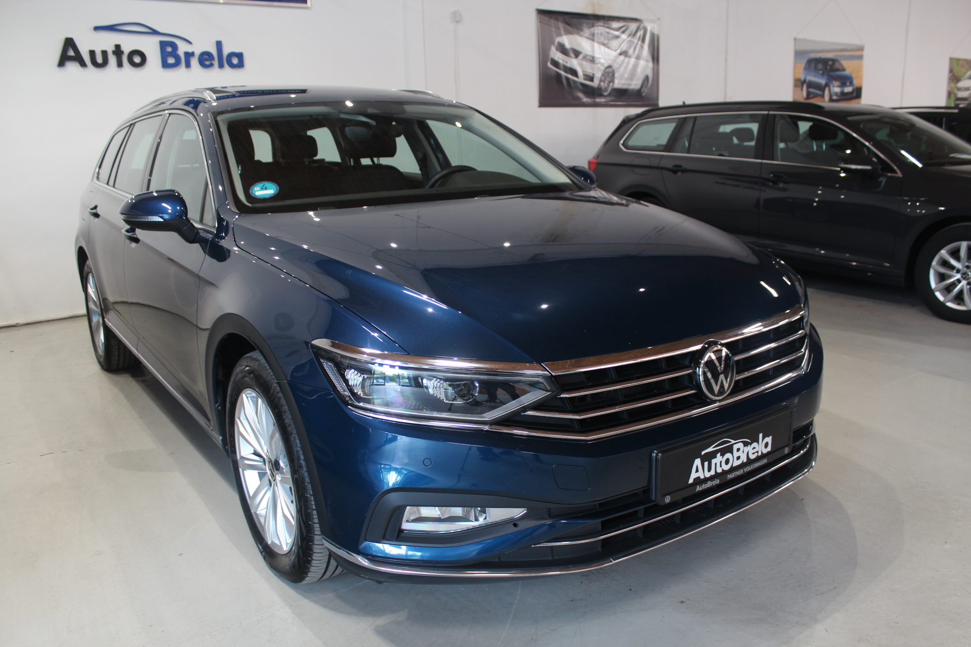 VW Passat B8 2.0 TDI DSG Facelift Elegance Display Matrix Nezávislé topení Panorama Tažné zařízení Kamera - AutoBrela obrázek