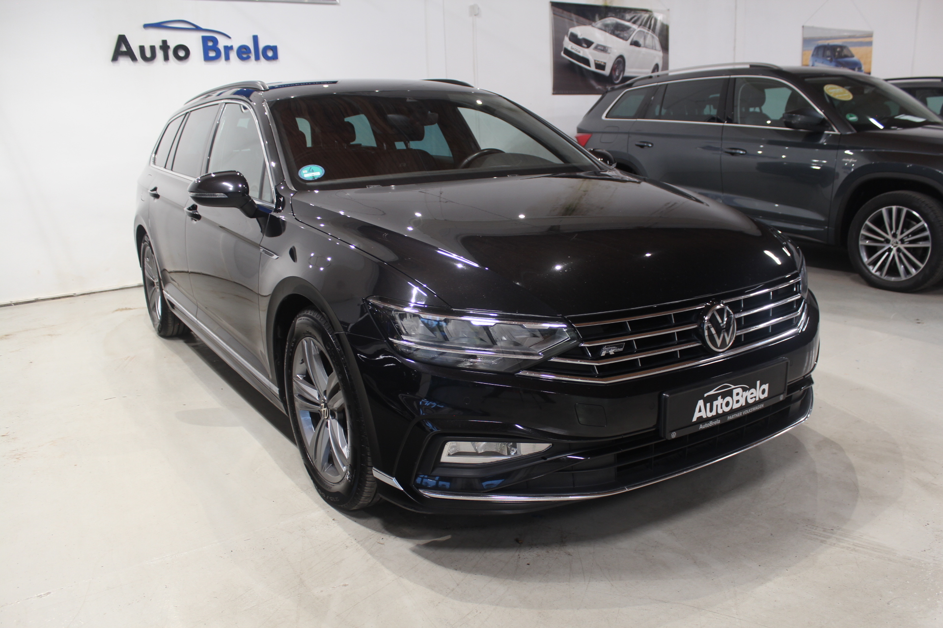 VW Passat B8 2.0 TDI DSG R-Line Facelift  Info display LED Navigace Tažné zařízení Kamera - AutoBrela obrázek