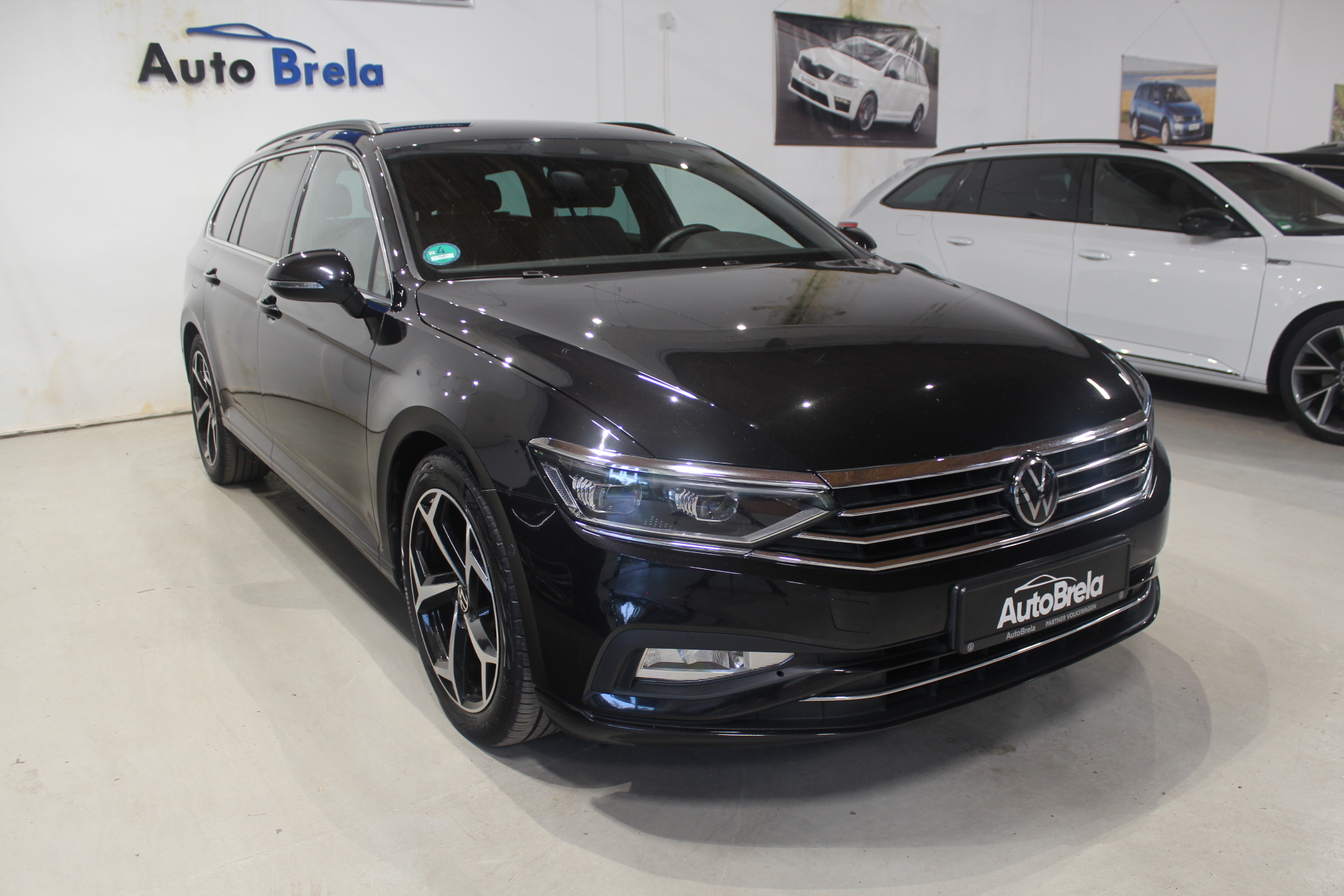 VW Passat B8 2.0 TDI 110kW  Facelift R-Line Sports Paket  Matrix  Nezávislé Topení  Tažné - AutoBrela obrázek